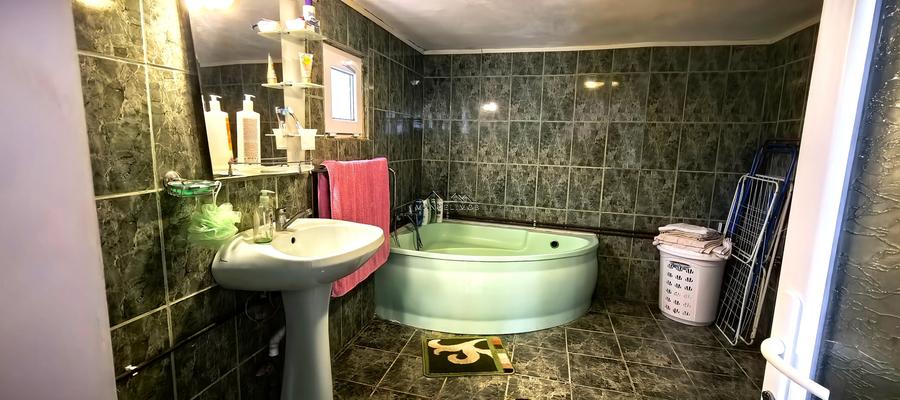 Casă individuală cu 4 camere cu Teren 2500 Mp în Podul Vadului