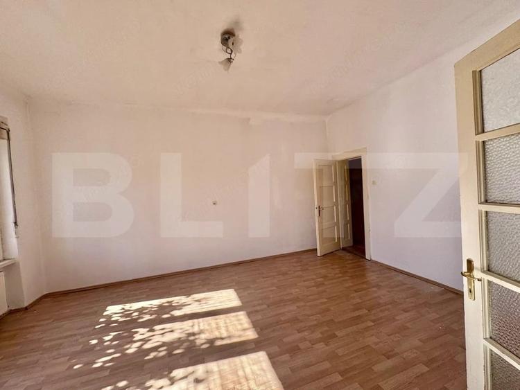 Casă cu 3 camere cu Teren 250 Mp în Central