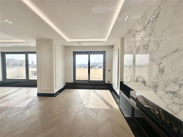 Apartament cu 5 camere decomandat, mobilat în Floreasca