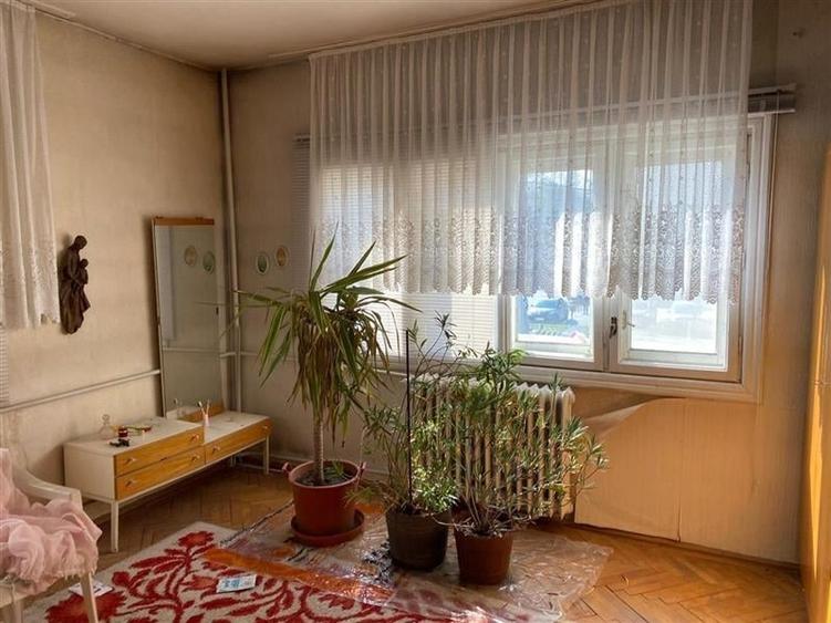 Casă individuală cu 6 camere cu Canalizare în Bucureștii Noi