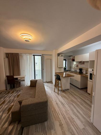 Apartament cu 2 camere semidecomandat, mobilat în Nordului