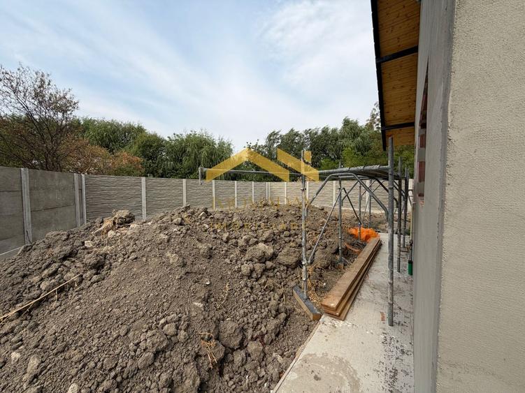 Duplex cu 3 camere cu Canalizare în Sânmihaiu Român