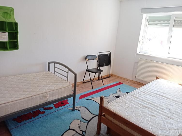 Apartament cu 3 camere semidecomandat în Central