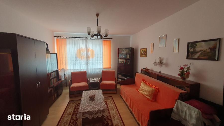 Casă cu 3 camere cu Teren 2795 Mp în Central