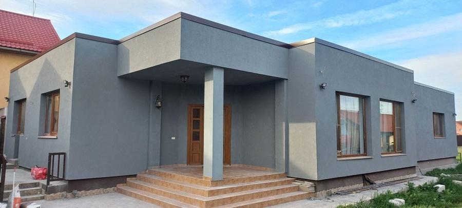 Casă cu 3 camere în Dezmir