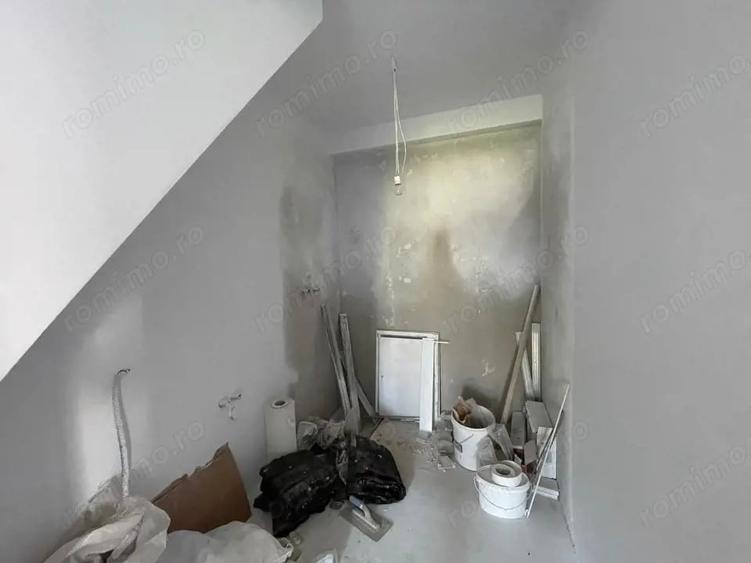 Casă cu 6 camere cu Teren 420 Mp în Ghiroda
