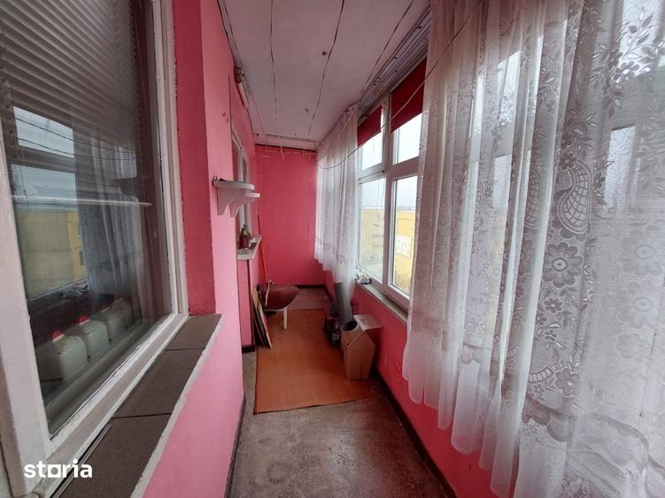 Apartament cu 3 camere decomandat în Valea Rosie