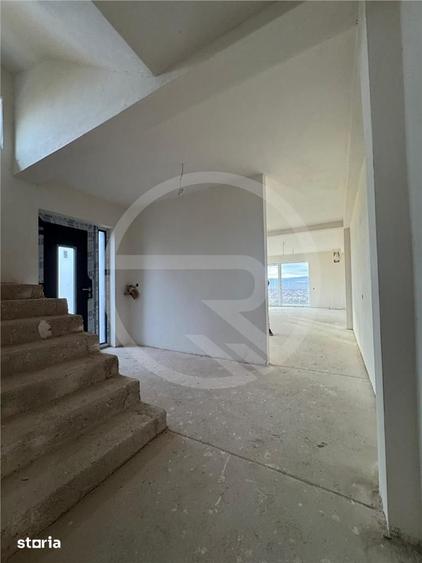 Casă cu 5 camere cu Teren 300 Mp în Central