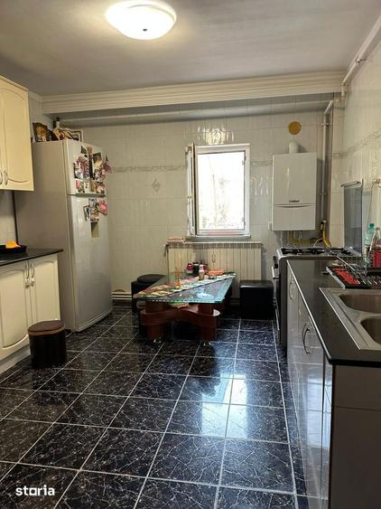 Apartament cu 3 camere decomandat în Faleza Nord
