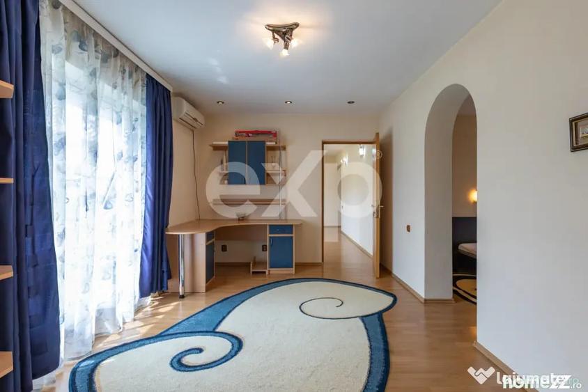 Casă cu 5 camere cu Teren 3659 Mp în Sărata