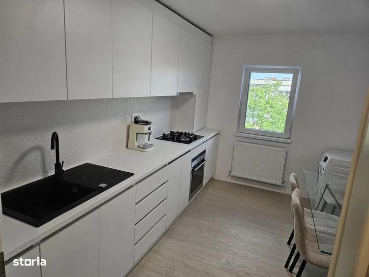 Apartament cu 4 camere decomandat, mobilat în Central