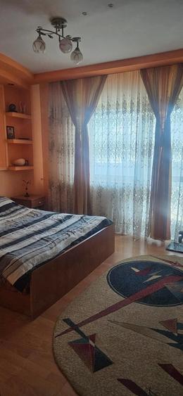 Apartament cu 4 camere decomandat în Central
