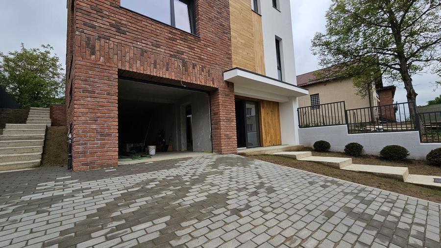 Casă individuală cu 4 camere cu Canalizare în Gruia