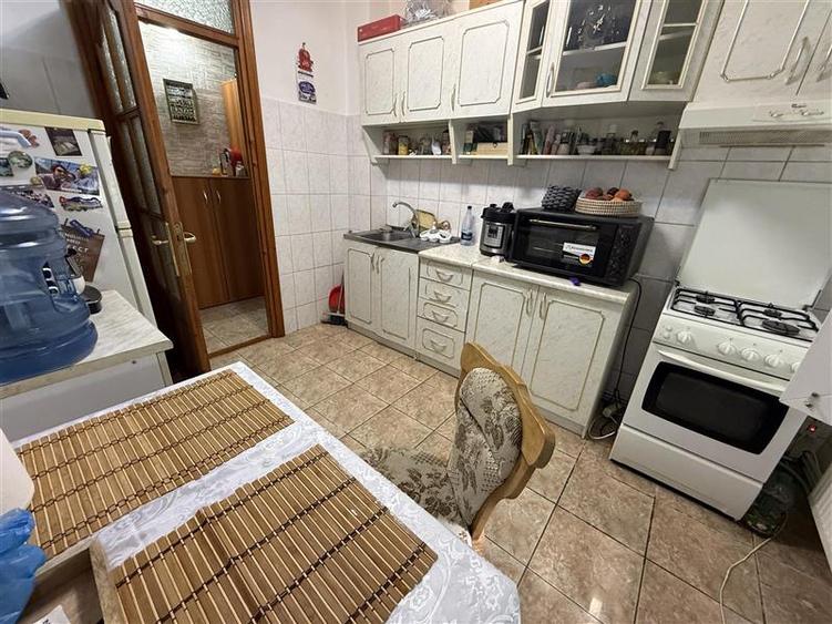 Apartament cu 2 camere semidecomandat în Mioriței