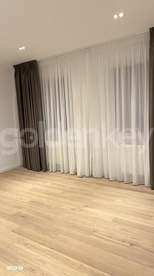Casă cu 7 camere cu Teren 1000 Mp în Central