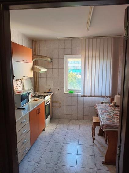 Apartament cu 3 camere decomandat în Vitan