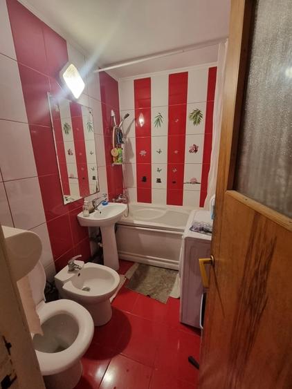 Apartament cu 3 camere decomandat în Libertății
