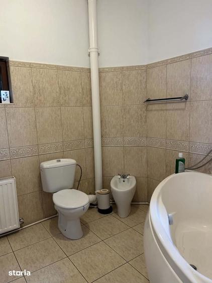 Apartament cu 5 camere în Centrul Civic