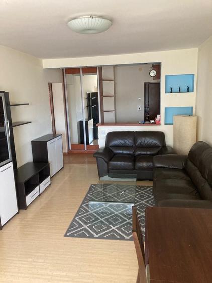 Apartament cu 3 camere decomandat în Tineretului