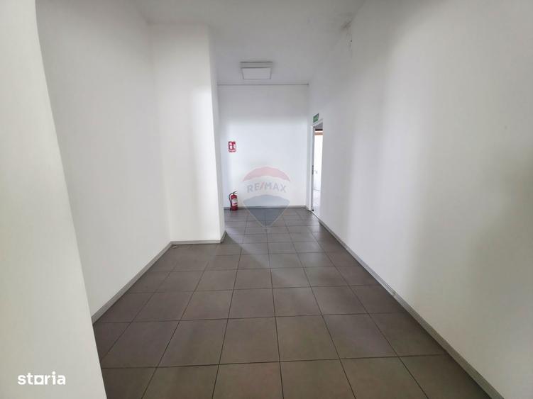 Spa?iu comercial de 828 mp de vanzare in zona 1 Mai - 8