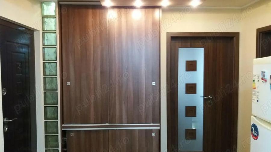 Apartament cu 3 camere decomandat în Dâmbovița