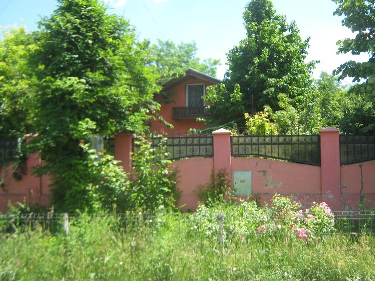 Casă individuală cu 3 camere cu Teren 906 Mp în Grindu