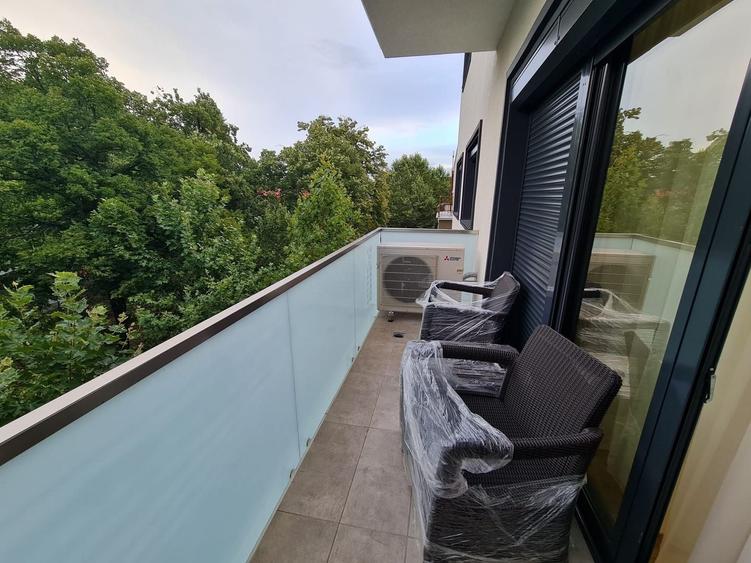 Apartament cu 3 camere decomandat în Arcul de Triumf