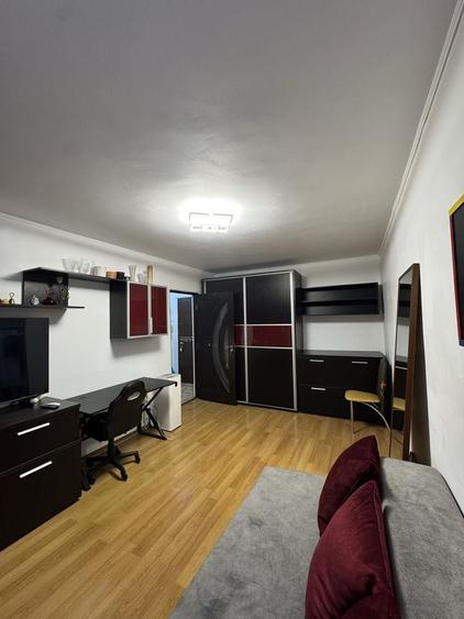 Apartament cu 2 camere decomandat în Apărătorii Patriei