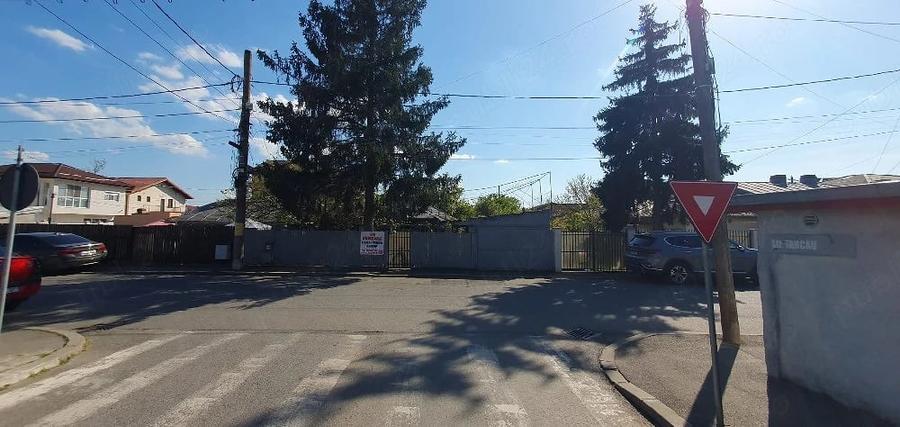 Casă cu Teren 435 Mp în Andronache