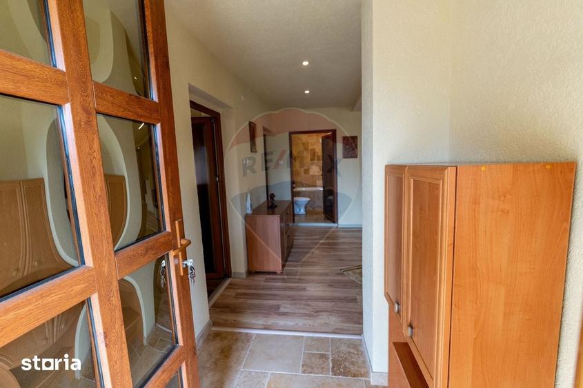 Casă cu 3 camere cu Teren 2497 Mp în Central