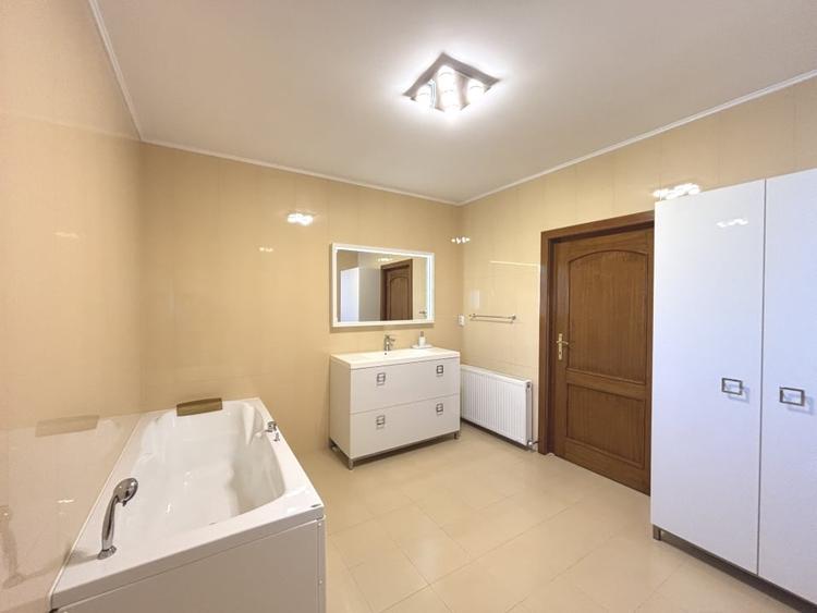 Casă individuală cu 4 camere cu Canalizare în Șelimbăr