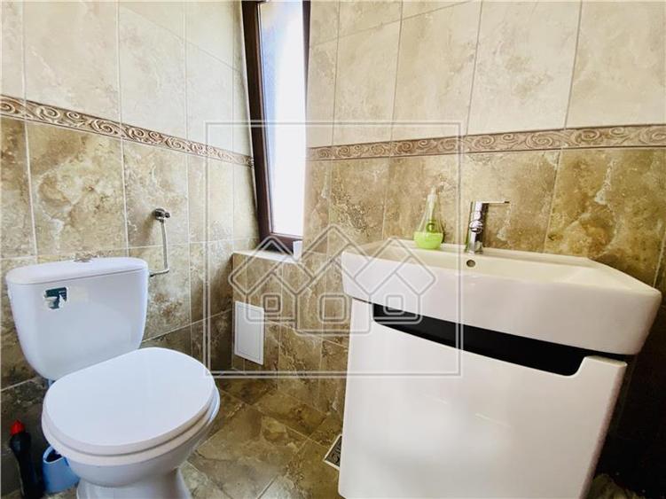 Casă individuală cu 5 camere cu Canalizare în Exterior Est