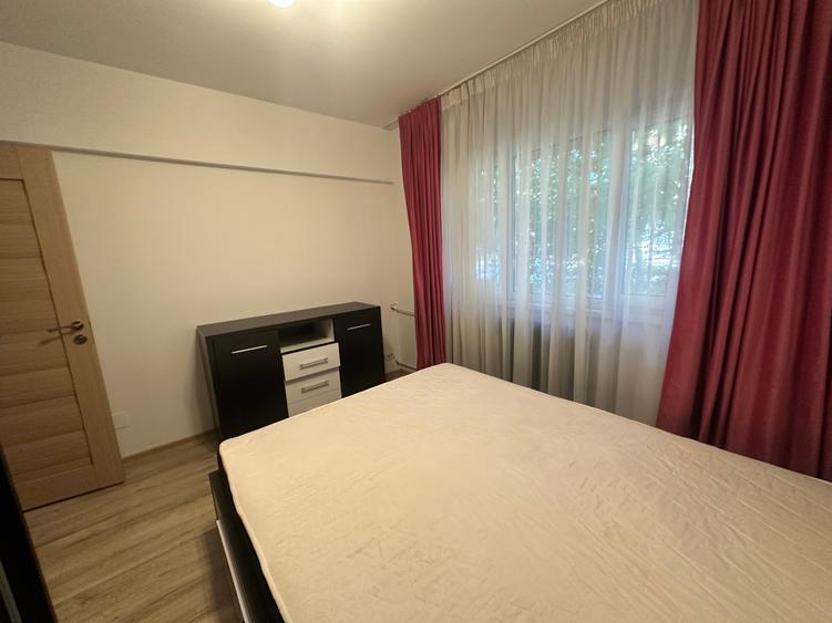 Apartament cu 3 camere decomandat în Drumul Taberei