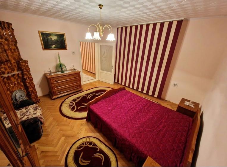 Casă individuală cu 5 camere cu Canalizare în Central