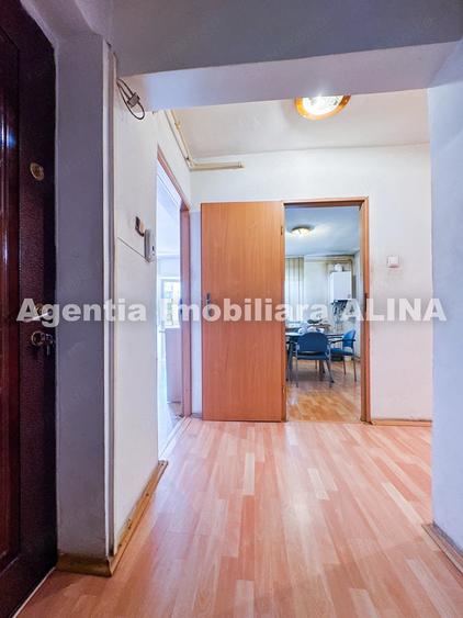 Apartament cu 4 camere decomandat în Decebal
