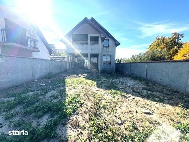 Casă cu 5 camere cu Teren 468 Mp în Central