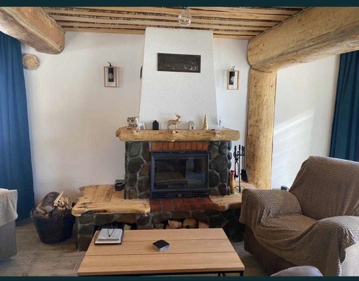 Casă cu 4 camere în Comandău