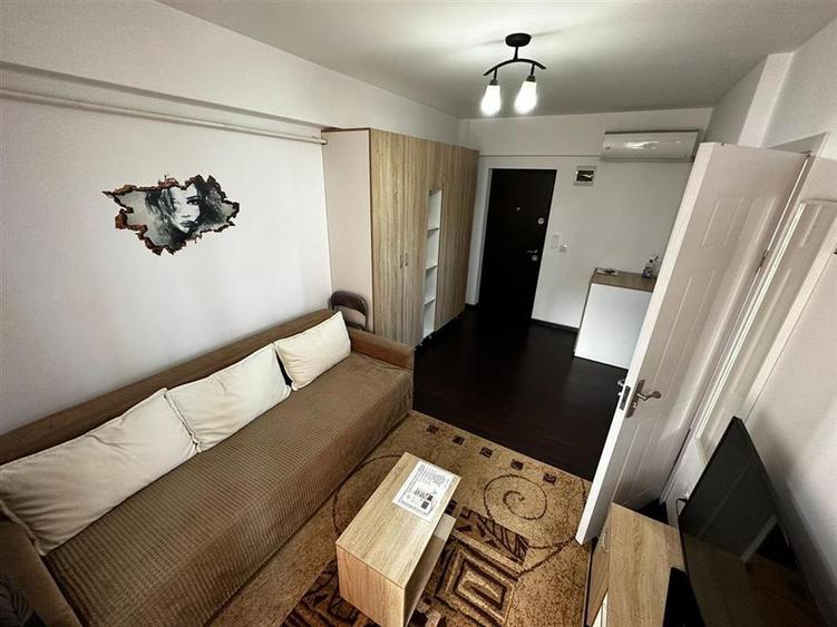 Apartament cu 2 camere semidecomandat, mobilat în Centru Civic