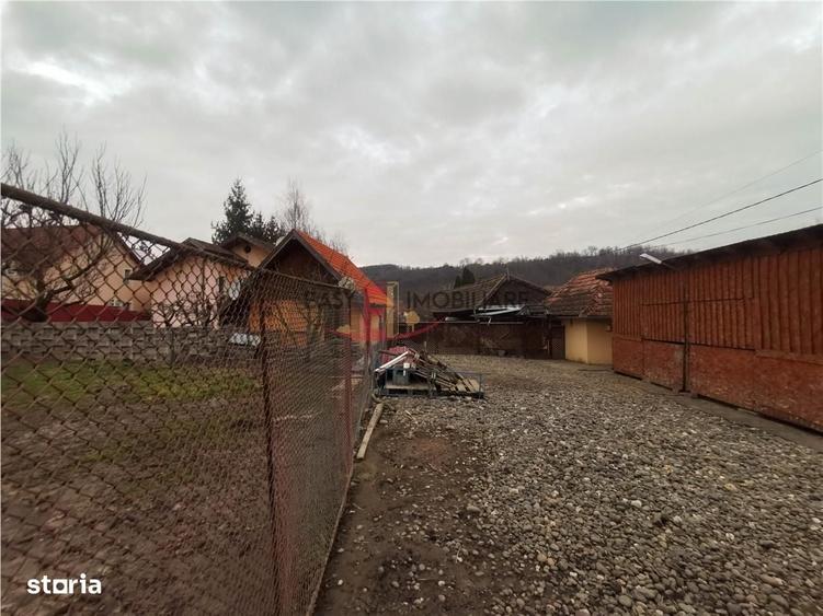 Casă cu 3 camere în Curteni