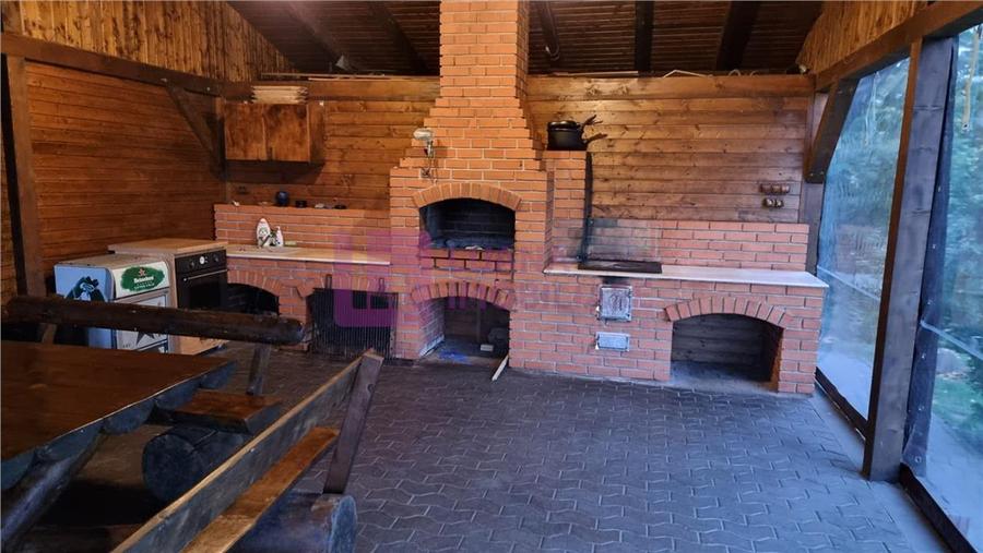 Casă individuală cu 6 camere cu Teren 800 Mp în Central