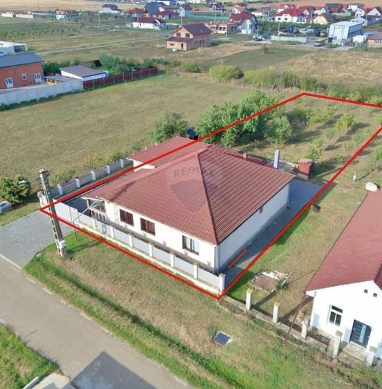 Casă cu 4 camere în Exterior Vest