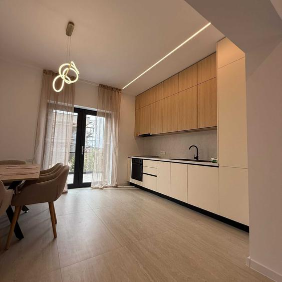 Casă cu 4 camere cu Teren 350 Mp în Prundu