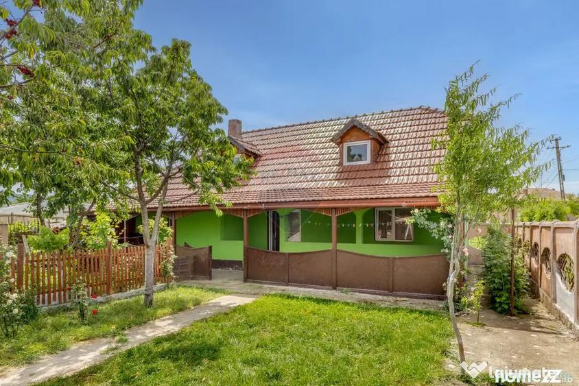 Casă cu 4 camere cu Teren 2422 Mp în Șiria