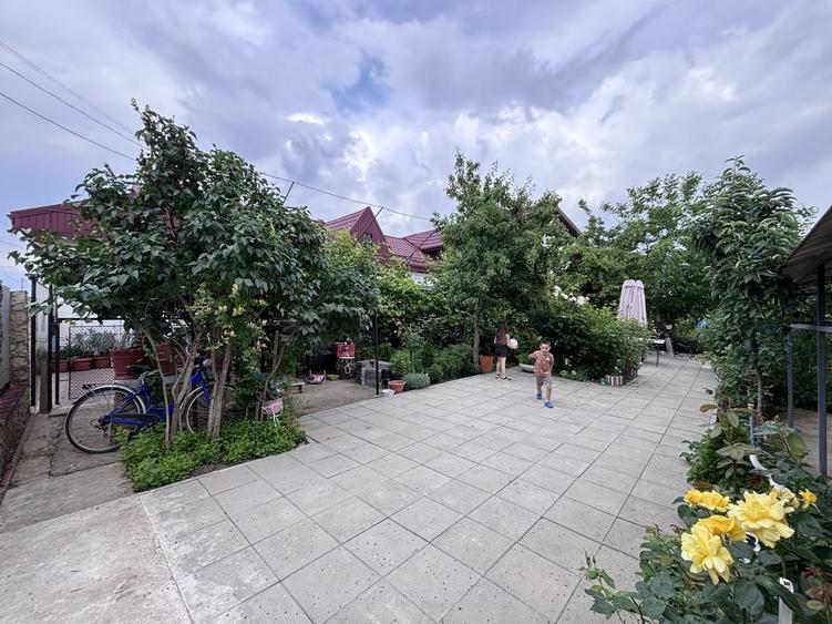 Casă cu 4 camere cu Teren 1050 Mp în Odaia Manolache
