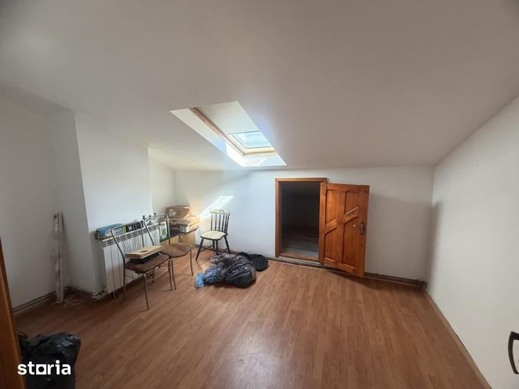 Casă cu 6 camere cu Teren 180 Mp în Central