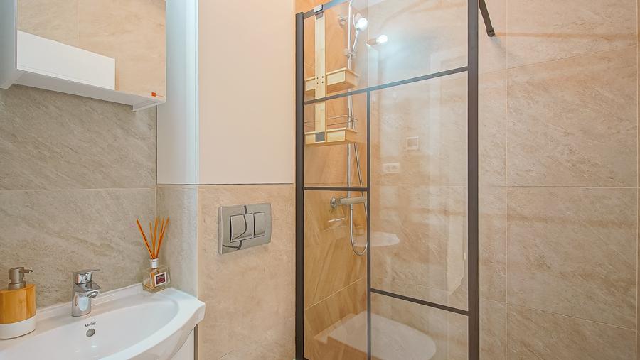 Apartament cu 3 camere decomandat în Sânpetru