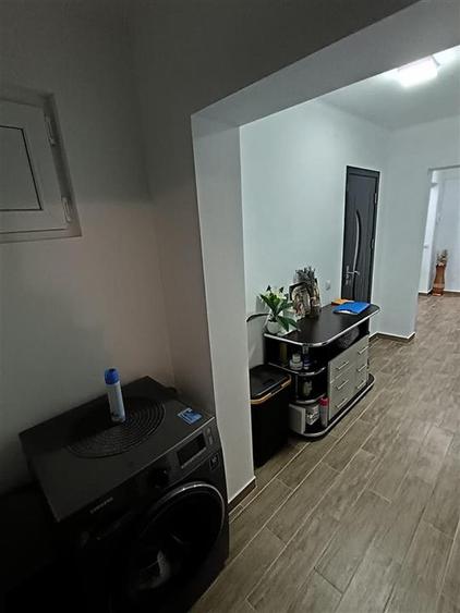 Apartament cu 3 camere decomandat în Apollo