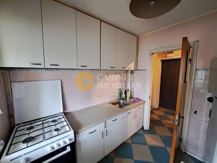 Apartament cu 4 camere semidecomandat, mobilat în Bd. Independenței