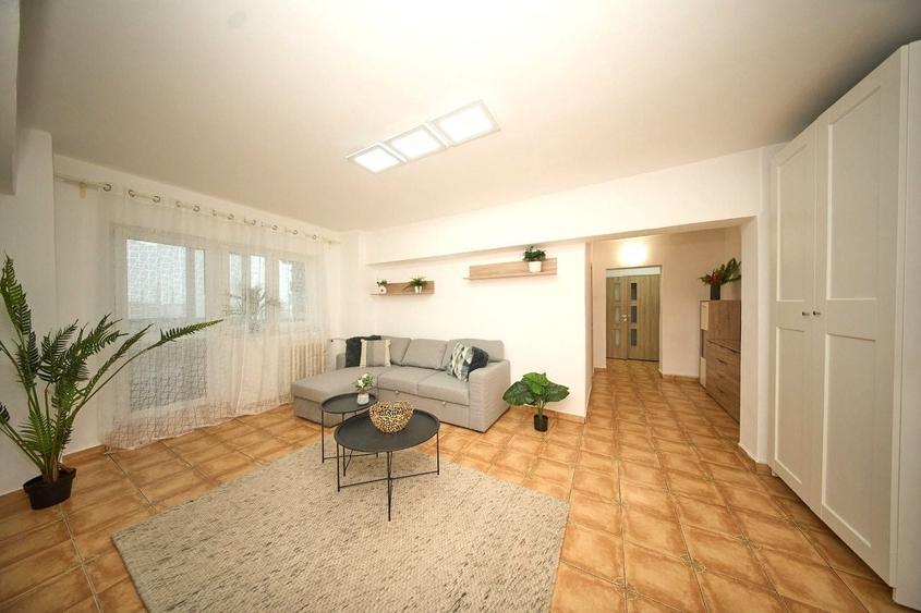 Apartament cu 3 camere semidecomandat în Dristor