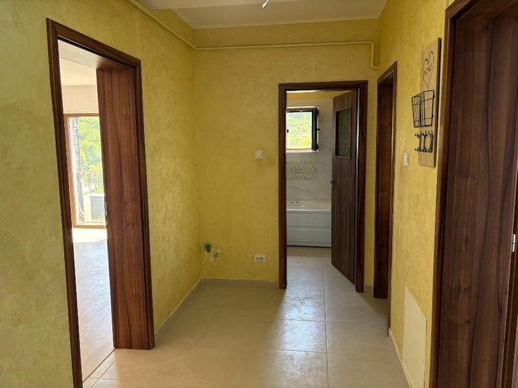 Apartament cu 2 camere decomandat, mobilat în Bucium